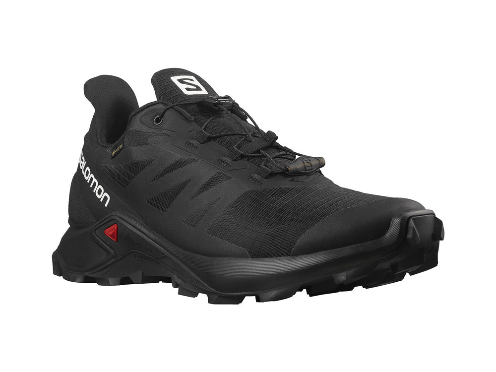 Tenis deportivos Salomon Supercross 3 GTX en color negro con detalles en rojo y amarillo.