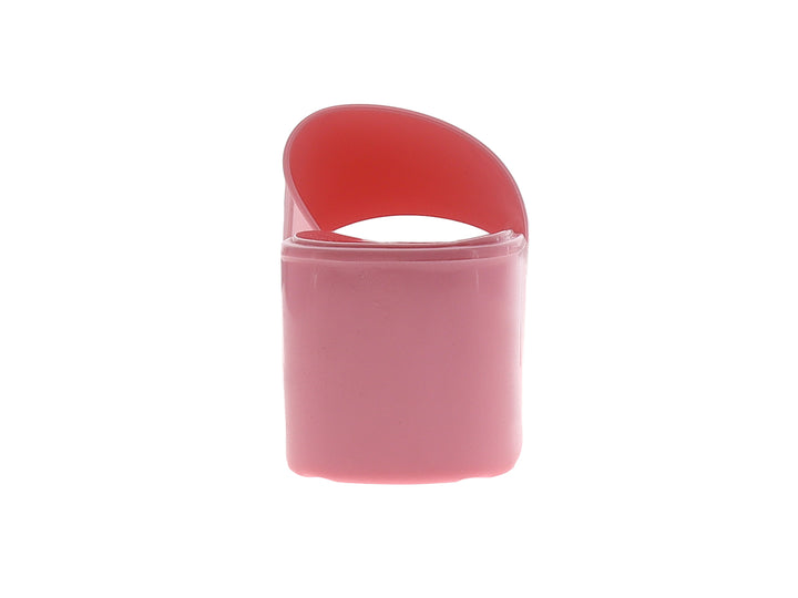 Sandalia de plataforma color rosa brillante con tacón grueso y diseño slide.