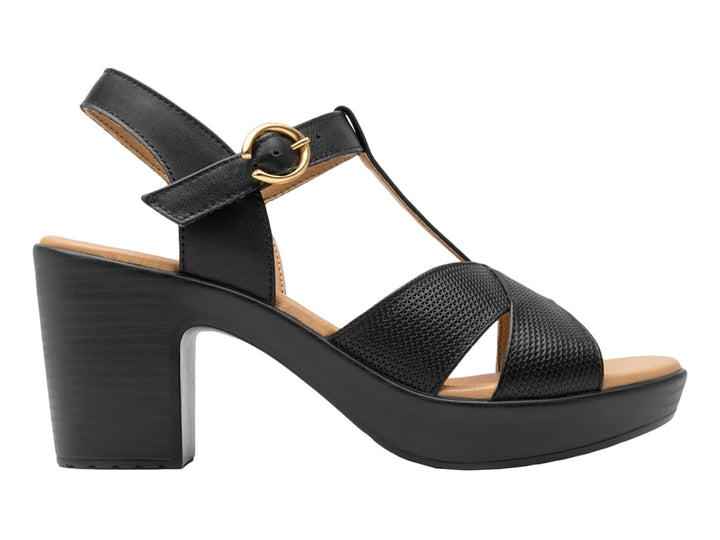 Sandalia Flexi color negro para mujer con tacón cuadrado, plataforma y correas cruzadas perforadas.