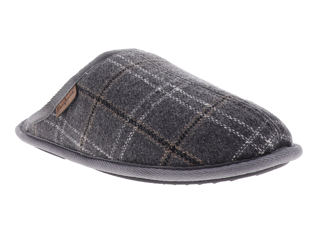 Pantufla gris con estampado de cuadros blancos y suela flexible para interiores.