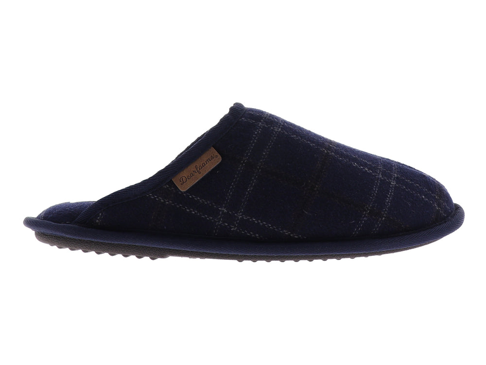 Pantufla cerrada de color azul marino con estampado de cuadros y textura suave.