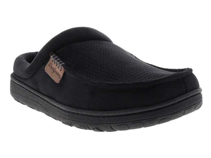 Pantufla negra de microante perforado con suela negra.