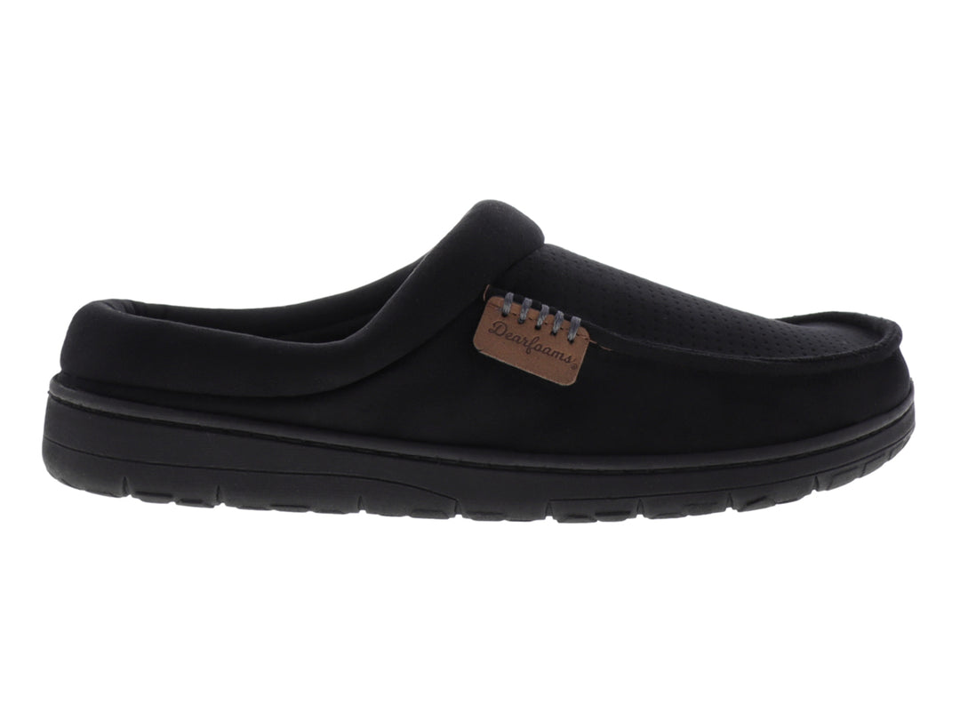 Pantufla negra de microante perforado con suela negra.