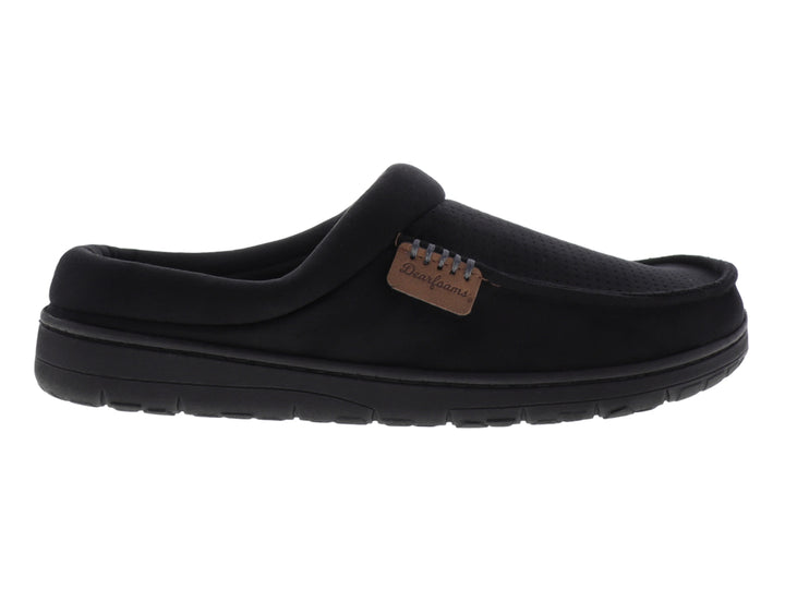 Pantufla negra de microante perforado con suela negra.