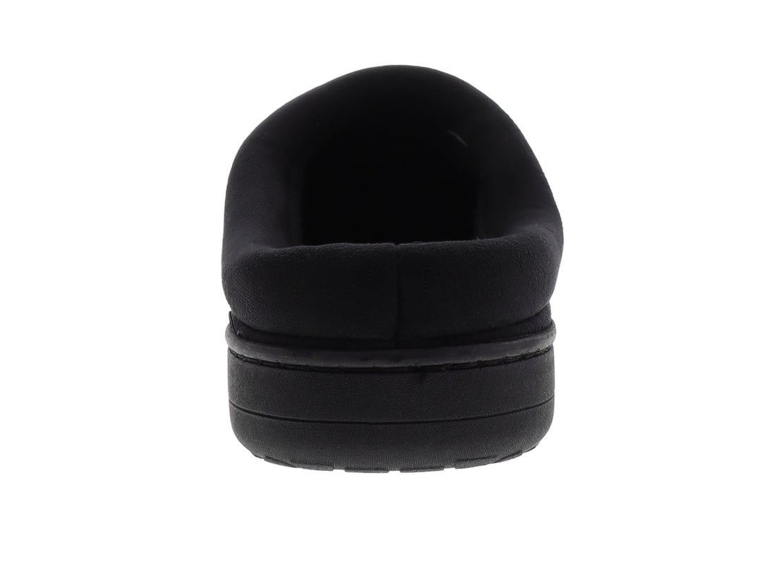 Pantufla negra de microante perforado con suela negra.