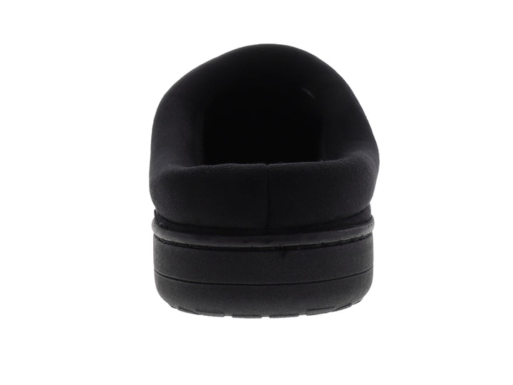 Pantufla negra de microante perforado con suela negra.
