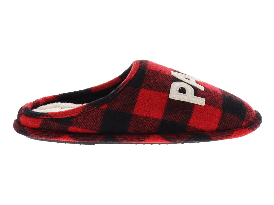 Pantufla cerrada con estampado de cuadros rojos y negros y texto blanco que dice PAPA.
