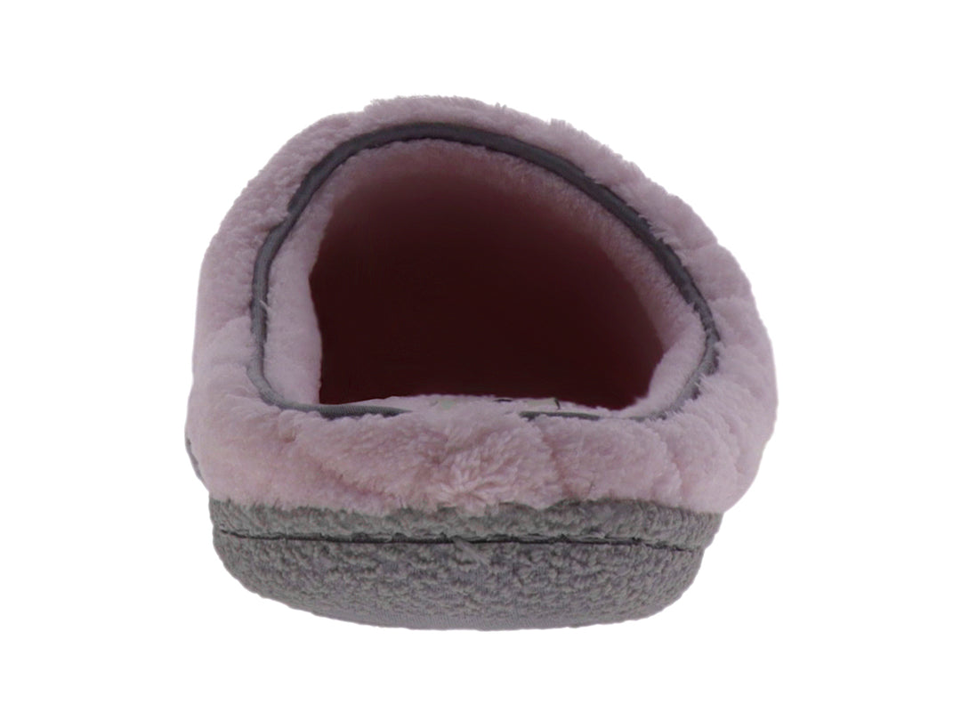 Pantufla rosa acolchada con suela gris.