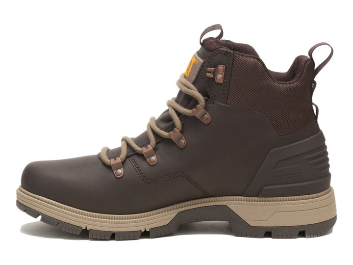 Bota Caterpillar color marrón Demitasse con suela beige y cordones, diseño robusto para senderismo o trabajo.