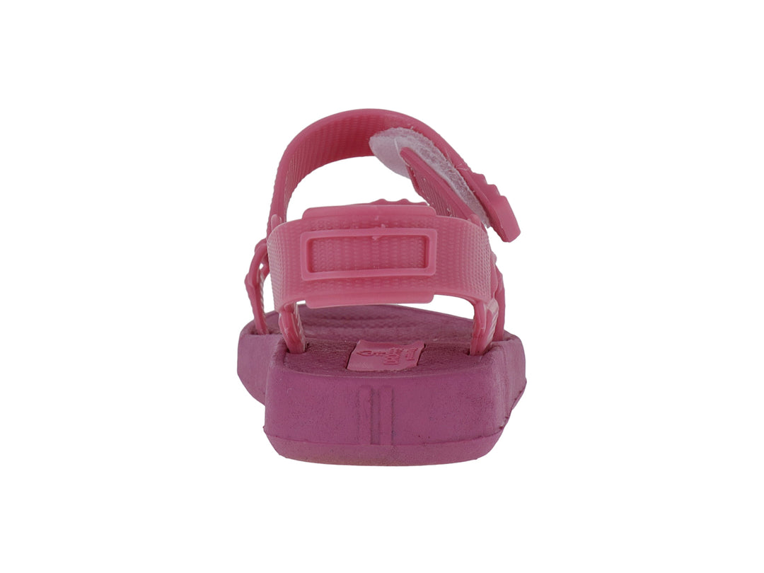 Sandalias infantiles color rosa Barbie con tiras ajustables de velcro y suela plana.