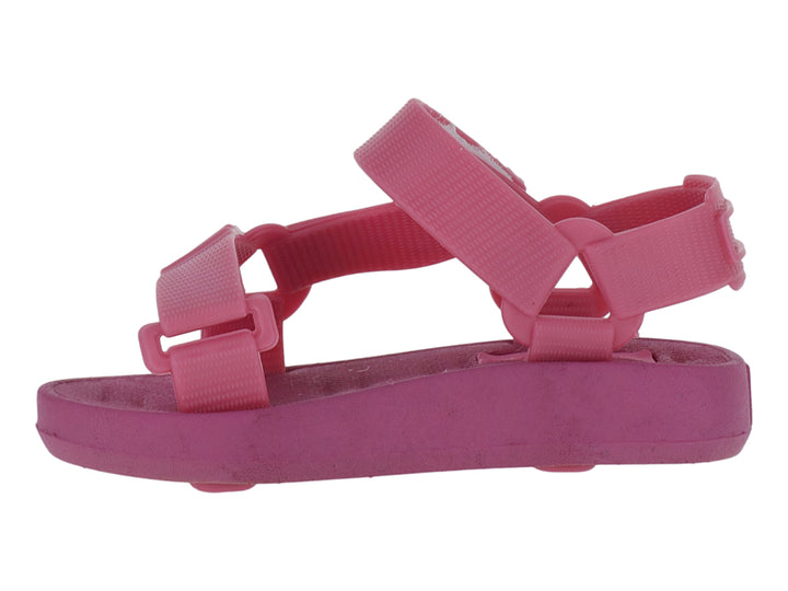 Sandalias infantiles color rosa Barbie con tiras ajustables de velcro y suela plana.
