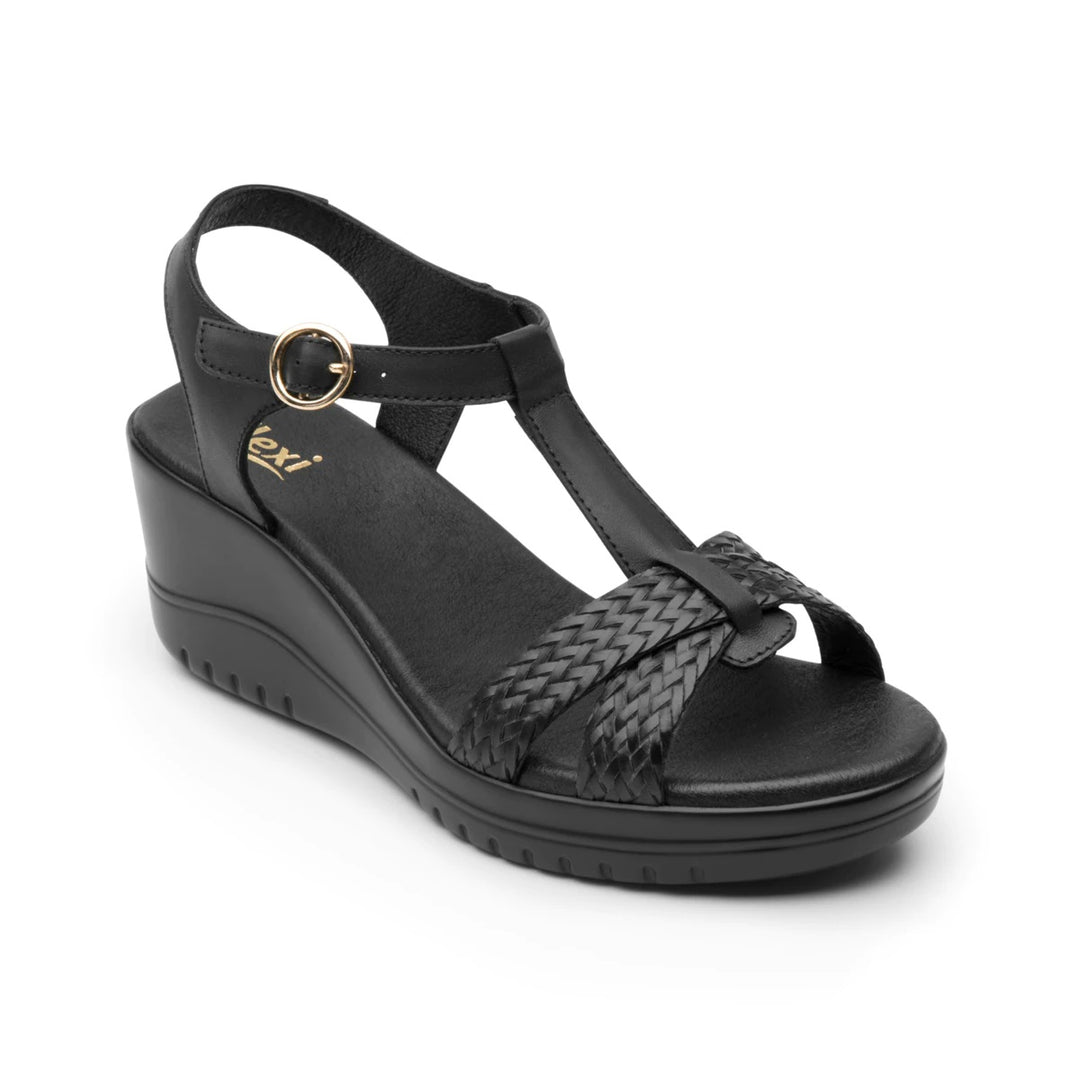 Sandalia negra Flexi Emily para mujer con plataforma y detalle trenzado en la parte frontal.