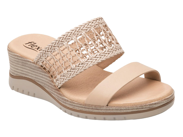 Sandalia Flexi color hueso para mujer con plataforma y correa superior tejida.