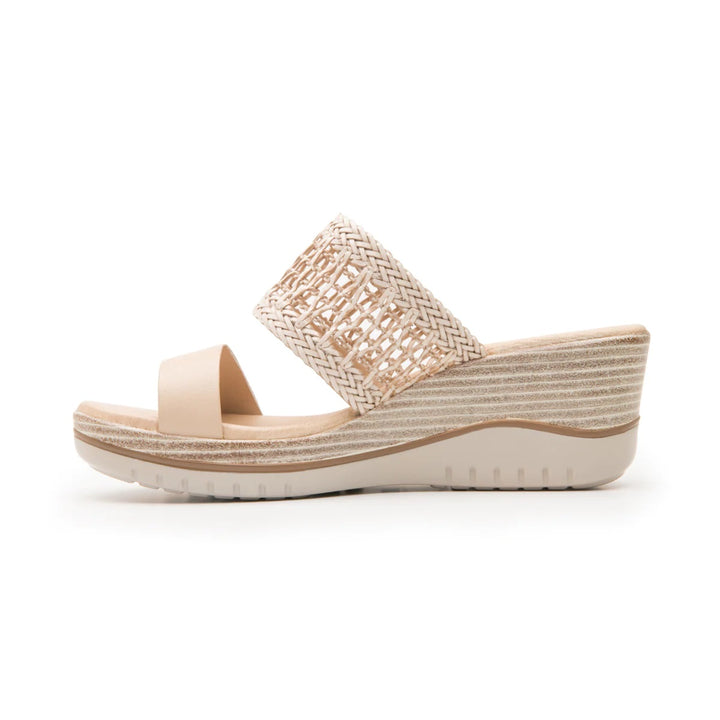 Sandalia Flexi color hueso para mujer con plataforma y correa superior tejida.