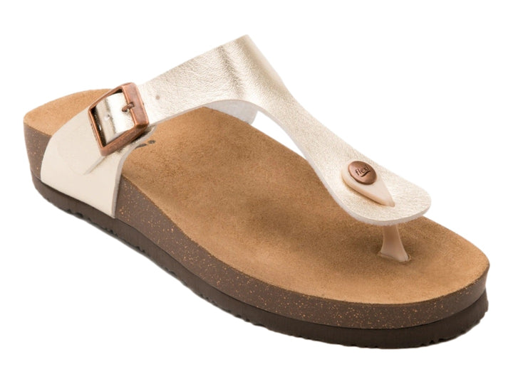 Sandalia de dedo color oro con suela marrón y hebilla ajustable.