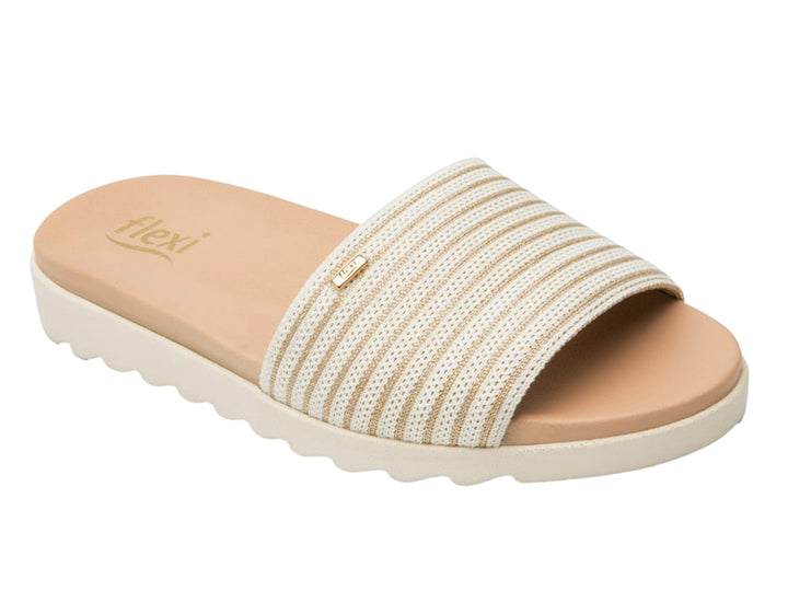 Sandalia Flexi color beige con correa de rayas y suela blanca.