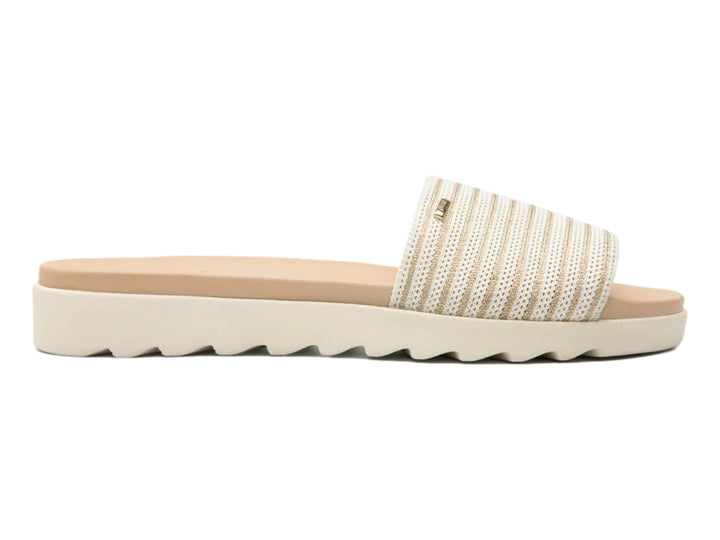 Sandalia Flexi color beige con correa de rayas y suela blanca.