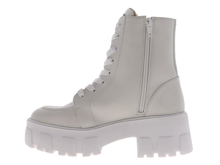 Bota de combate color ivory con suela de plataforma blanca y agujetas.