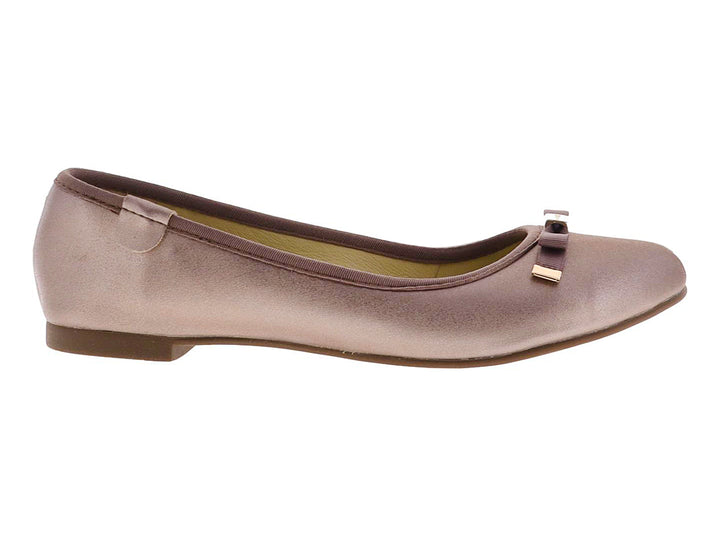 Zapatos planos color antique copper para niña con detalle de moño y herraje dorado en la parte frontal.