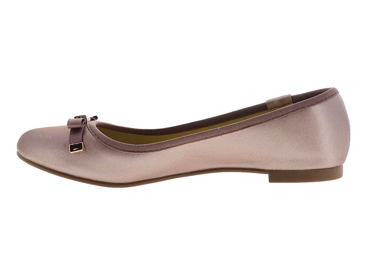 Zapatos planos color antique copper para niña con detalle de moño y herraje dorado en la parte frontal.