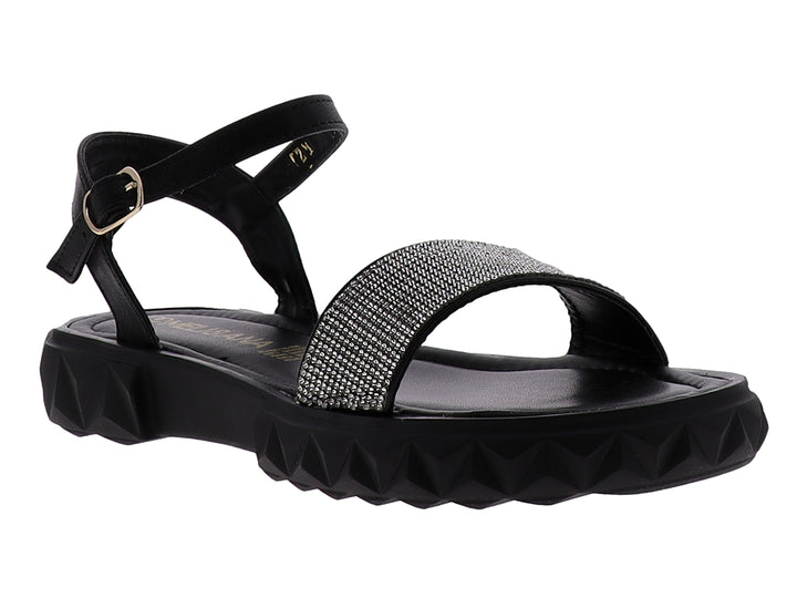 Sandalias negras para niña con plataforma dentada y tira frontal plateada brillante con cierre de hebilla.