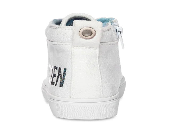 Tenis blancos de bota para niños con acabado brillante y letras en glitter multicolor.