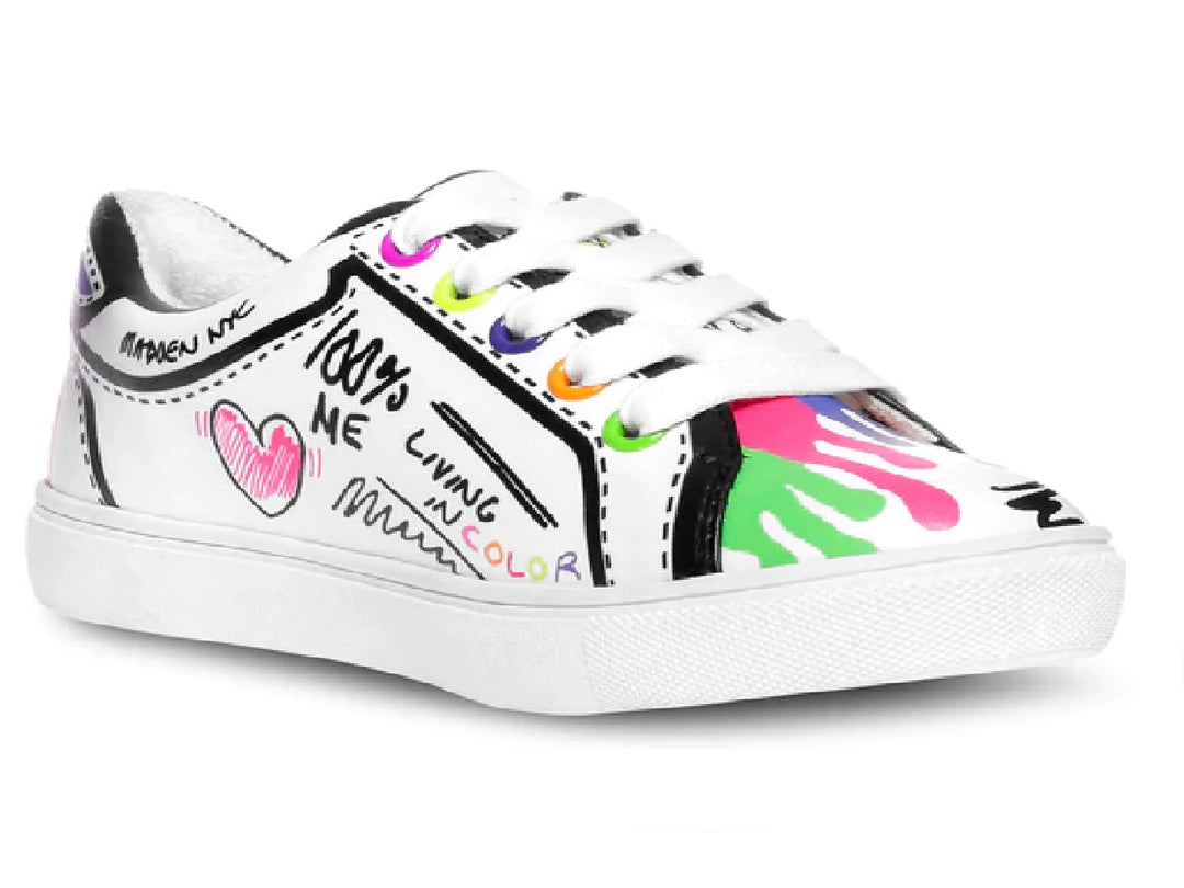Tenis blancos para Niño con detalles coloridos tipo grafiti y agujetas multicolores.