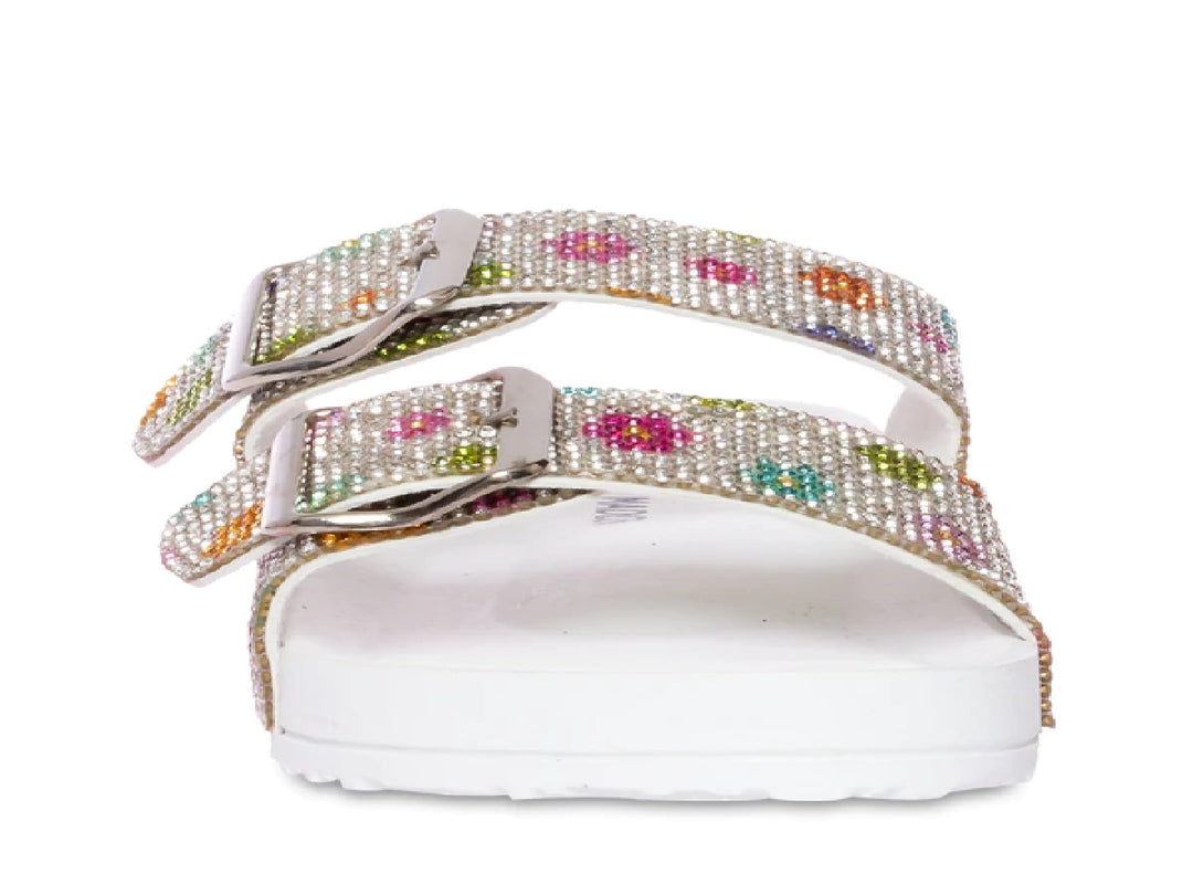 Sandalias blancas Steve Madden con correas decoradas con cristales multicolores y hebillas plateadas.