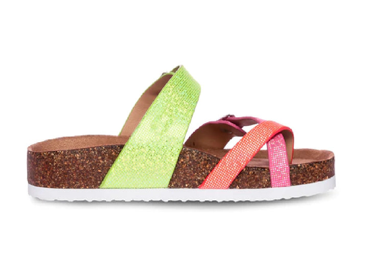 Sandalias Steve Madden con plataforma de corcho y correas brillantes en colores verde y rosa.