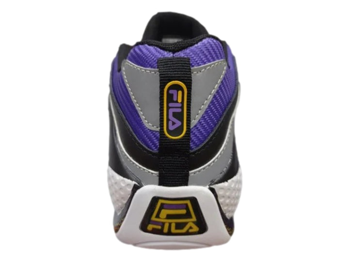 Tenis deportivos FILA Grant Hill 3 para hombre en color negro, gris y blanco con detalles morados y amarillos.
