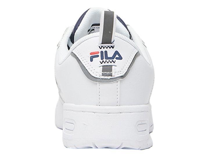 Tenis deportivos FILA color blanco con detalles en azul marino y suela blanca ancha.