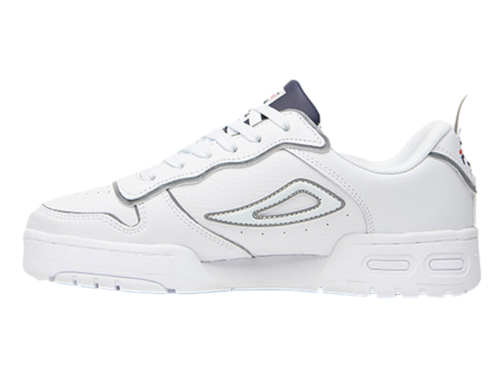 Tenis deportivos FILA color blanco con detalles en azul marino y suela blanca ancha.
