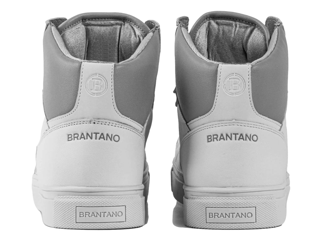 Tenis tipo bota color blanco con detalles en gris y suela blanca.