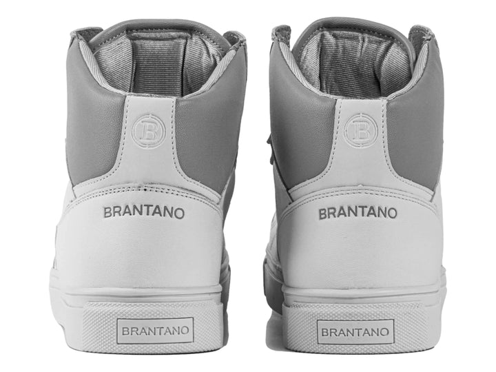 Tenis tipo bota color blanco con detalles en gris y suela blanca.