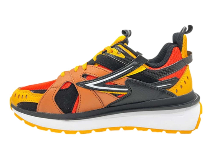 Tenis deportivos FILA en colores naranja, amarillo y negro con suela blanca y amarilla.