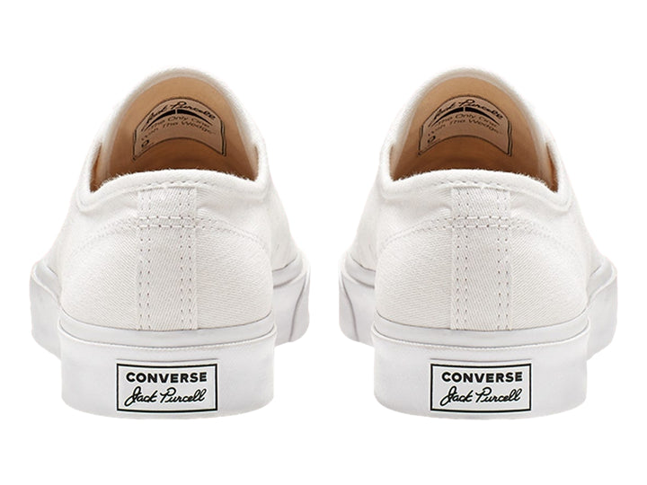 Tenis Converse Jack Purcell blancos de lona con suela blanca y punta redondeada.