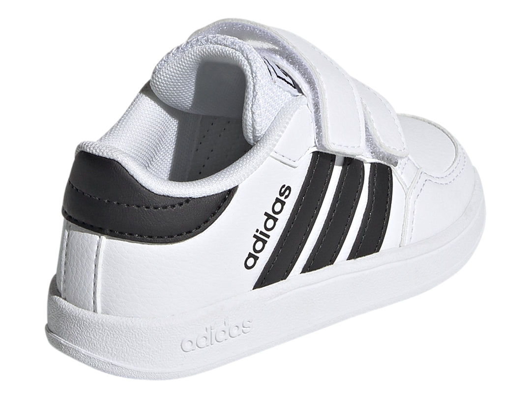 Tenis Adidas Breaknet I para niño en color blanco con tres franjas negras y cierre de velcro.