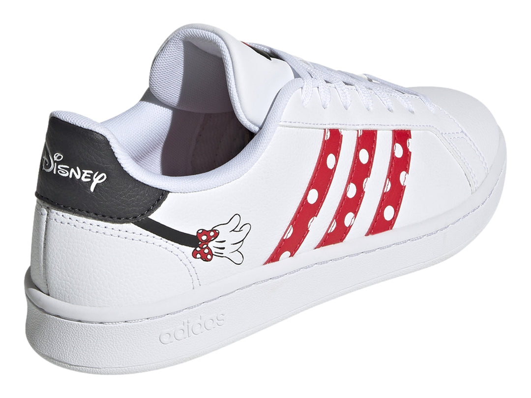 Tenis Adidas Grand Court blancos para mujer con rayas rojas y detalles de Minnie Mouse.