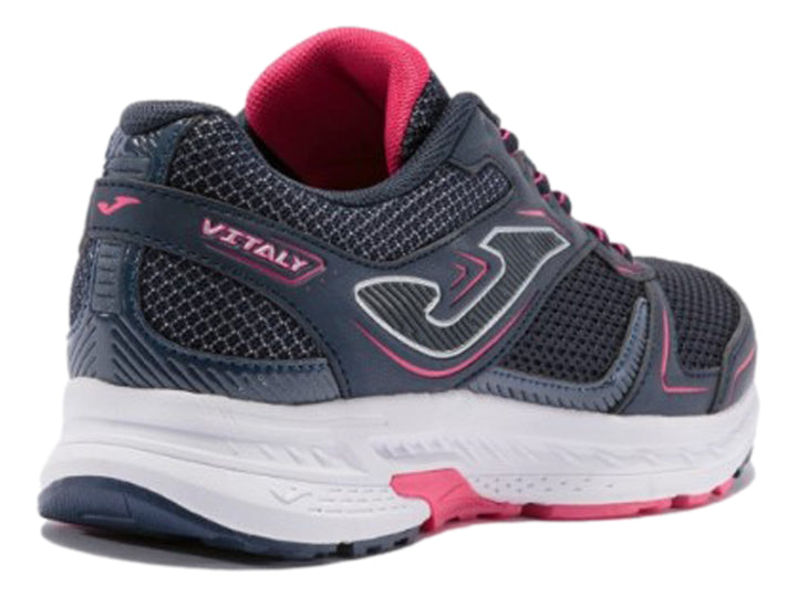 Tenis deportivos Joma Vitaly para mujer en color azul marino con detalles fucsia y suela blanca.