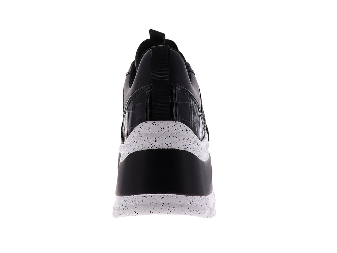 Tenis Westies modelo We Gelsen en color negro con suela blanca de plataforma y detalle de estampado animal.