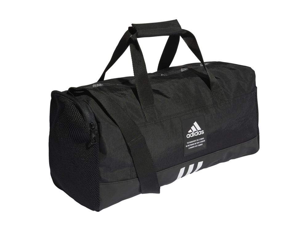 Bolsa de deporte Adidas color negro con logotipo blanco y tres franjas decorativas en la parte inferior.