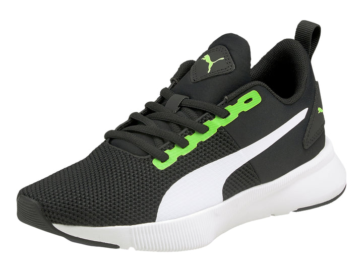 Tenis PUMA Flyer Runner JR en color negro con detalles en blanco y verde neón, suela blanca.