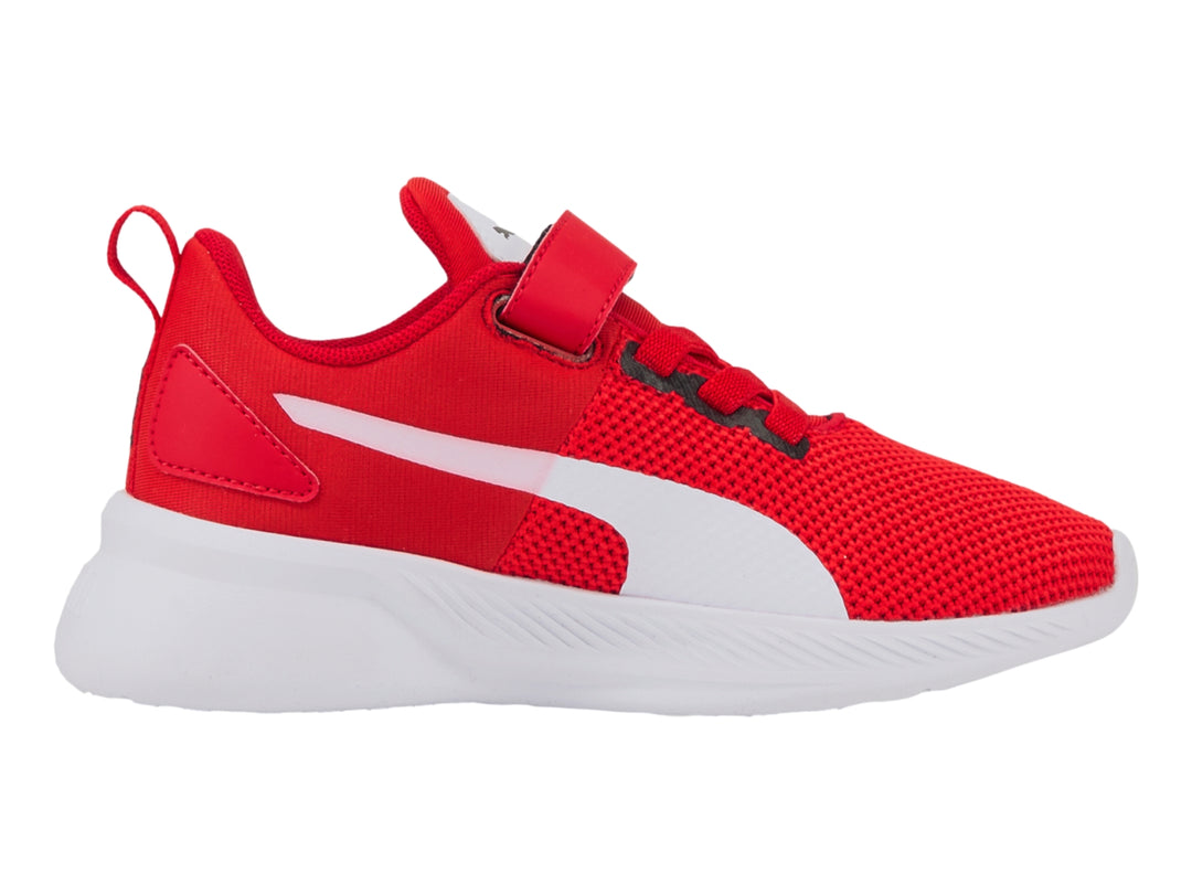 Tenis deportivos PUMA Flyer Runner V PS color rojo con suela blanca y correa de velcro.