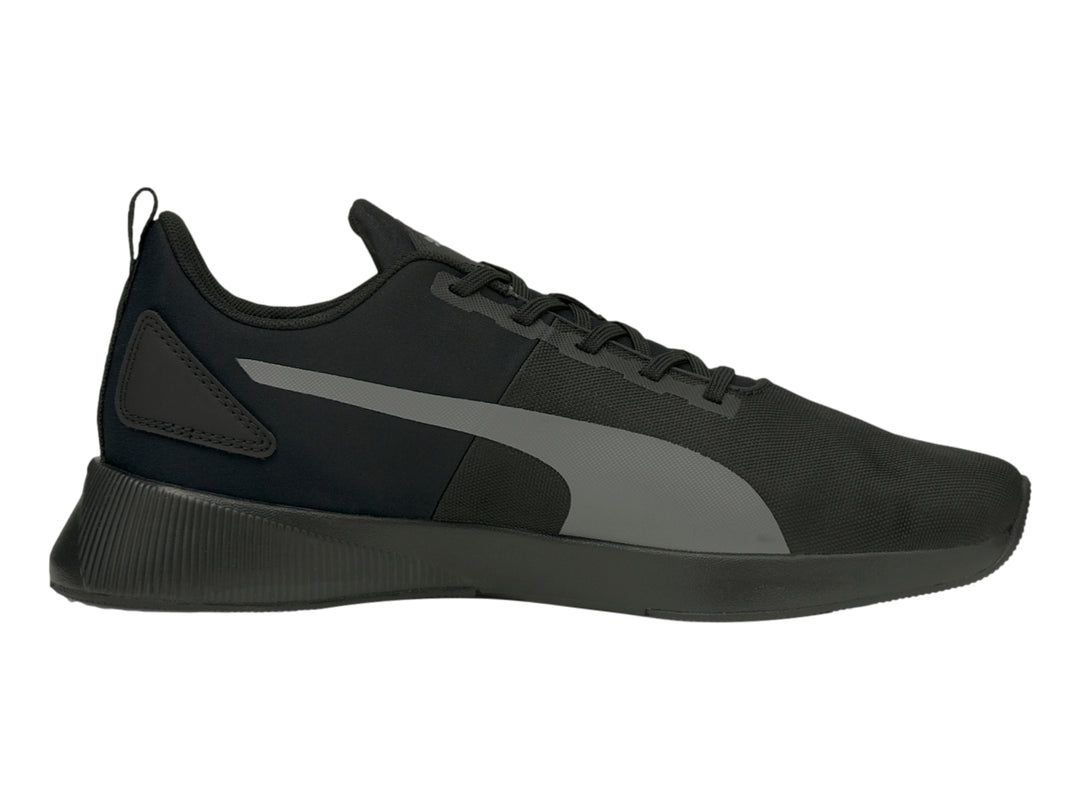 Tenis deportivos PUMA Flyer Runner Mesh color negro con franja gris lateral.