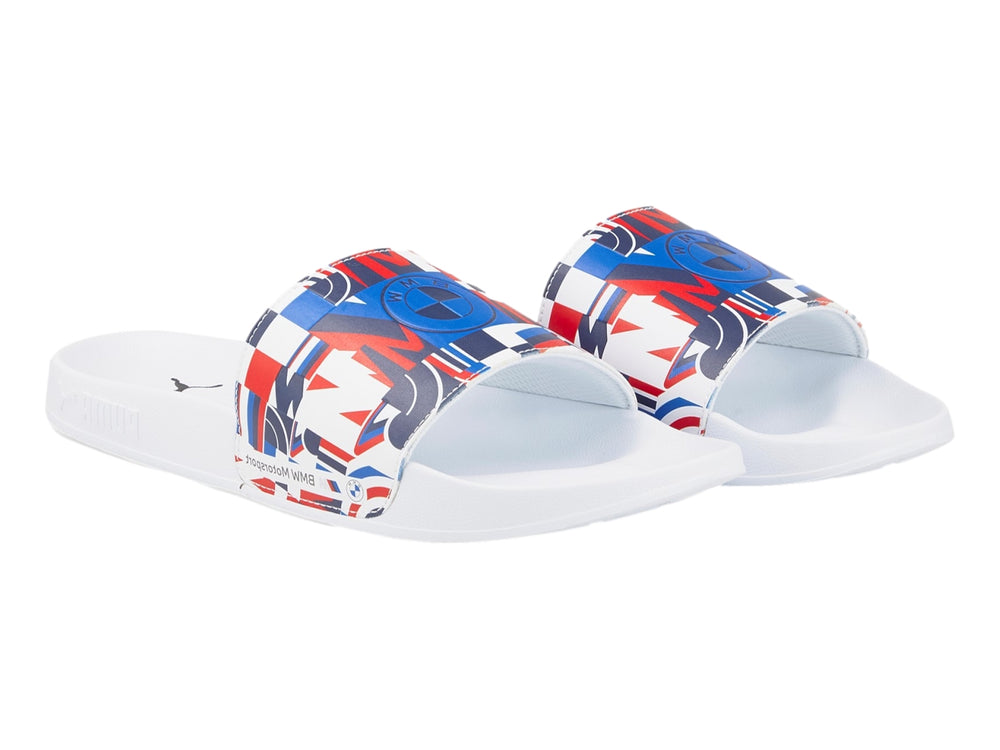 Sandalia PUMA Leadcat 2.0 BMW en color blanco con banda superior estampada en azul, rojo y blanco.