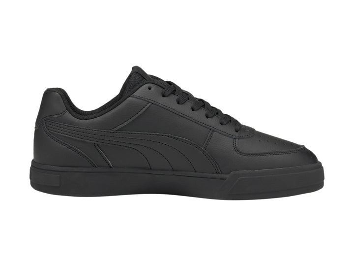 Tenis PUMA Caven color negro total, vista lateral sobre fondo blanco.