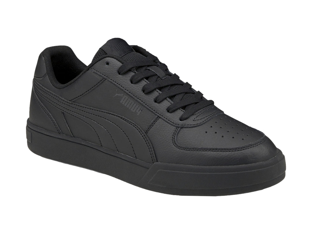 Tenis PUMA Caven color negro total, vista lateral sobre fondo blanco.