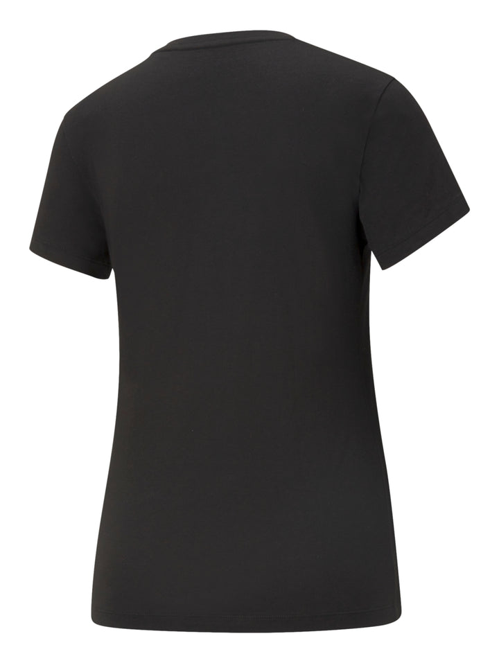 Mujer vistiendo playera deportiva PUMA de color negro con logotipo blanco en el pecho.