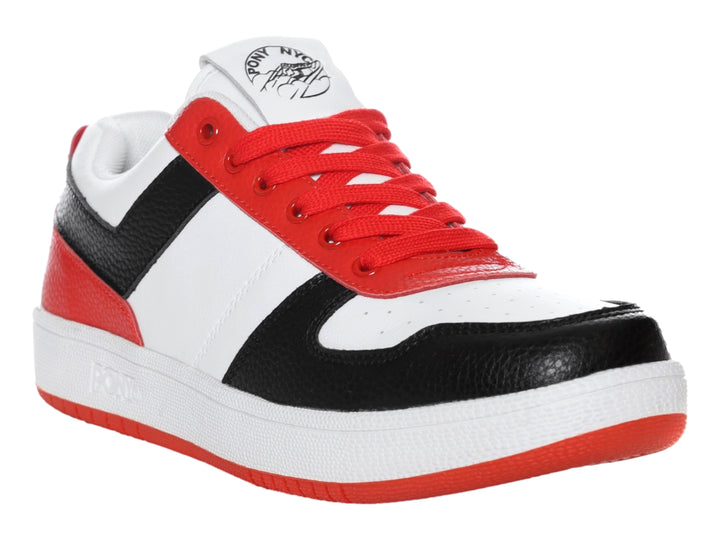 Tenis deportivos PONY en colores blanco, negro y rojo con suela roja y cordones rojos.