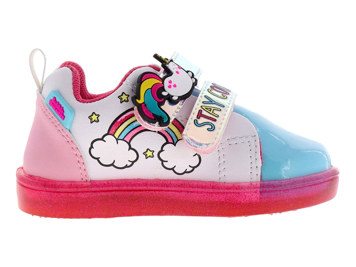 Zapato deportivo infantil multicolor con diseño de unicornio, arcoíris y suela rosa brillante.